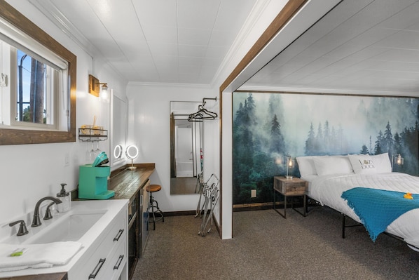 1 bedroom, travel cot, WiFi, bed sheets