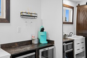 Interior - Modern King Suite Lazy Duck Inn #29, just 1 minute from Yellowstone! (West Yellowstone)