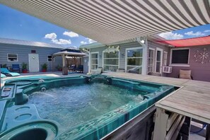 Baignoire à remous extérieure