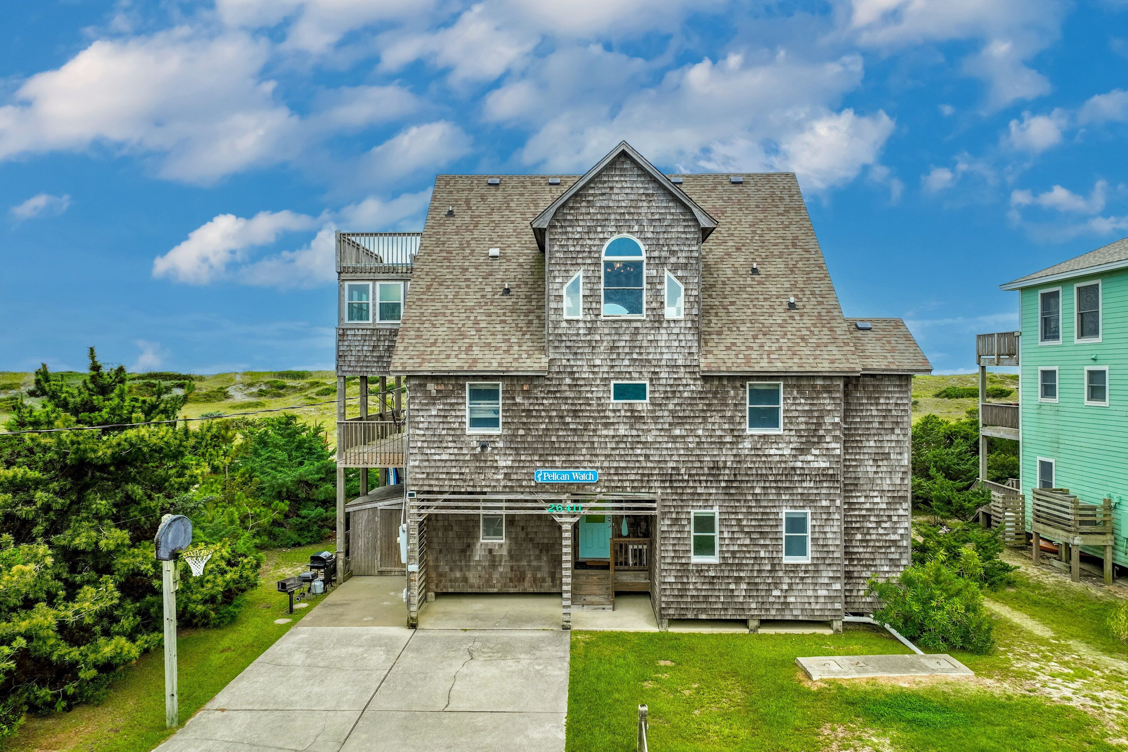 Well maintained, beautiful Oceanfront home in Salvo!