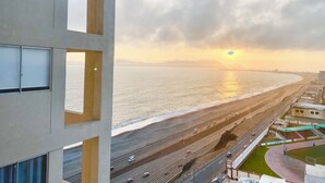 A coastal view with a road and buildings. - Exclusive Panoramic Ocean View (1805) (Callao)