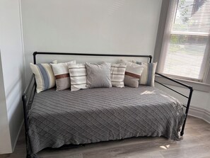 4 bedrooms, WiFi, bed sheets