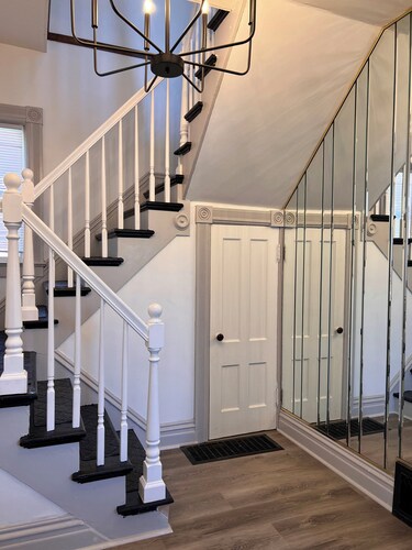 Relaxing 4 bedroom walk to the falls sleeps 8
