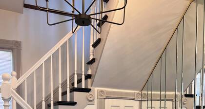 Relaxing 4 bedroom walk to the falls sleeps 8