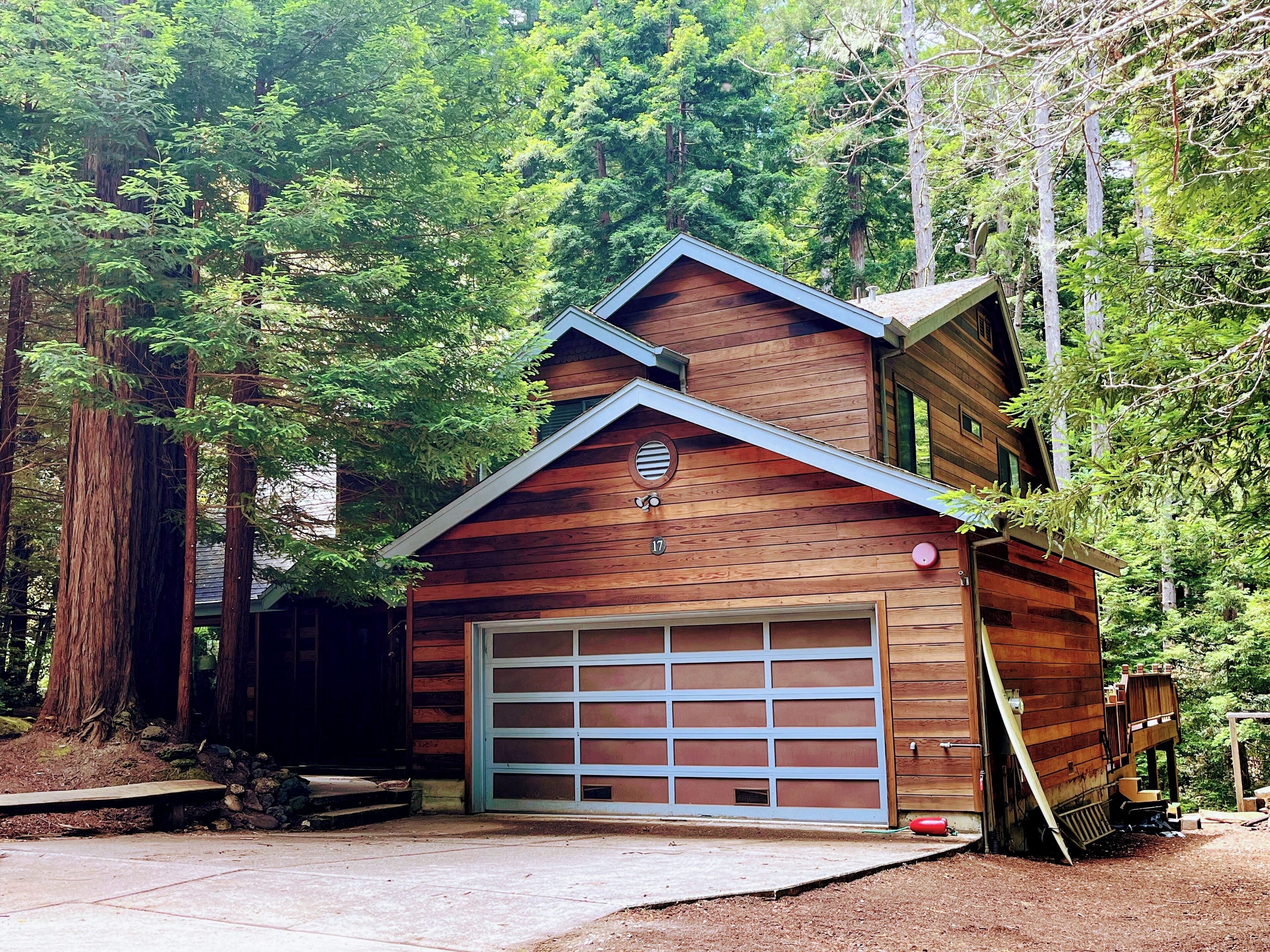 Family escape w/ sauna nestled in the redwoods, near beaches, hiking, cycling