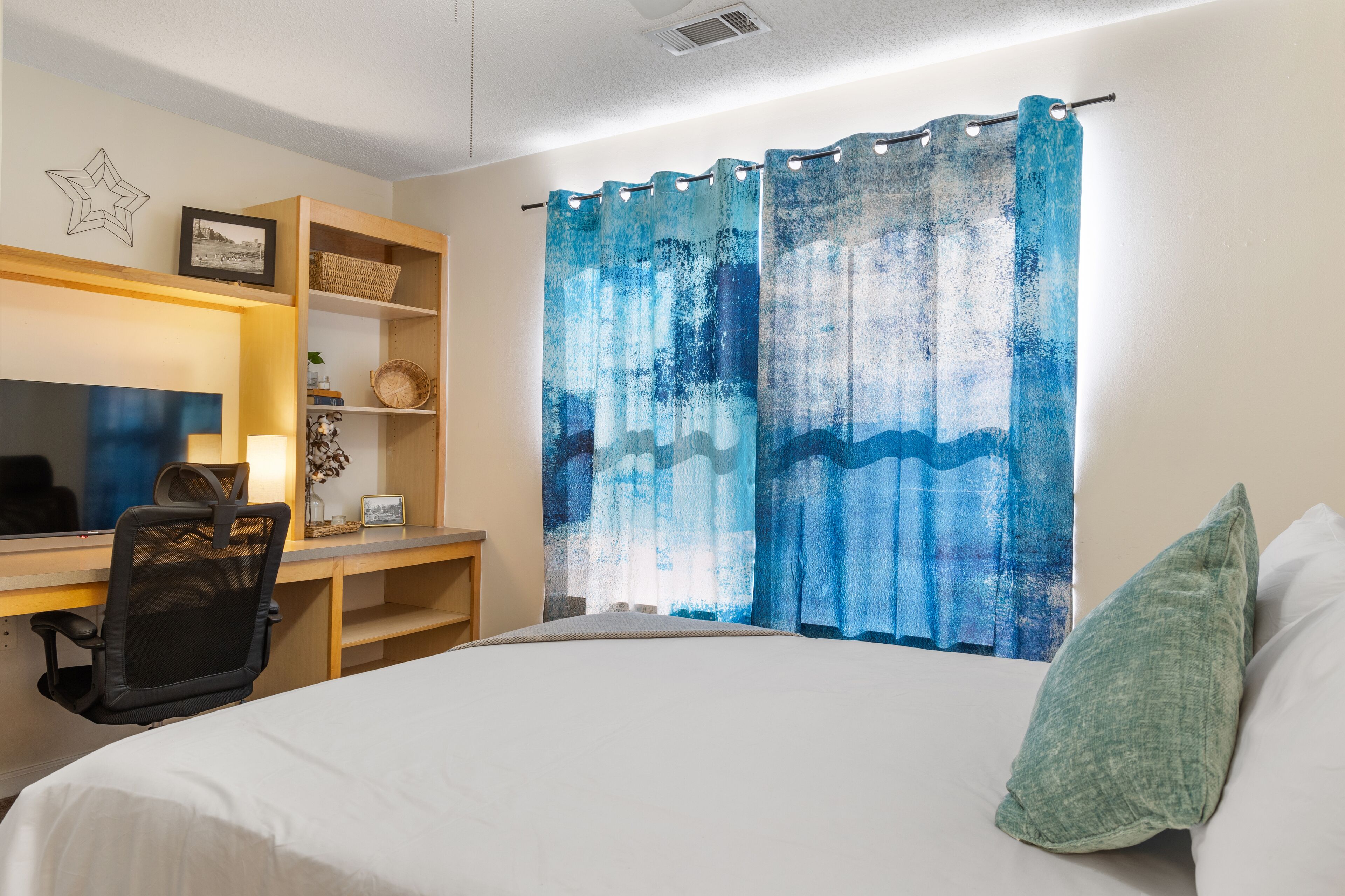 3 bedrooms, desk, free WiFi, bed sheets