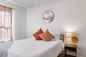 3 bedrooms, desk, iron/ironing board, free WiFi