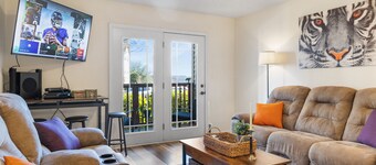 Lakeside Clemson Condo With 4K/Surround Sound/Xbox/Coffee Bar/Private Bathrooms