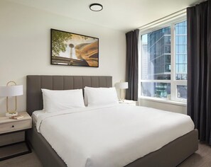 3 bedrooms, iron/ironing board, WiFi, bed sheets - Level Seattle- Water Views in this Three Bedroom Sky Suite (Seattle)