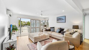 Smart TV - Sunsets at Snowmas Pooch Friendly Stunning Views (Noosa)