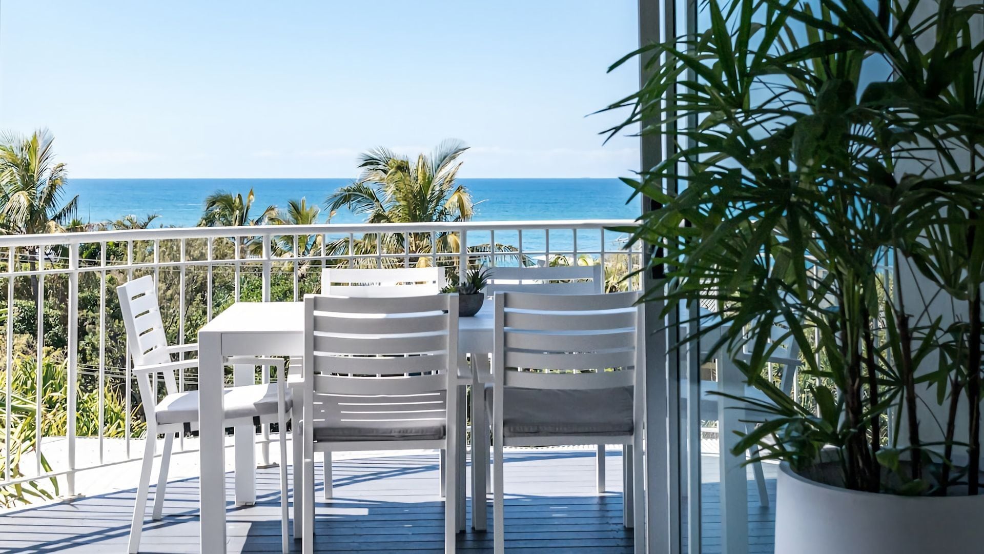 屋外ダイニングエリア