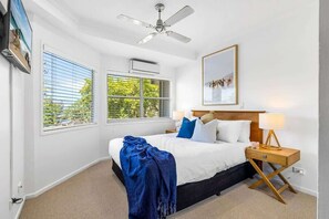 2 bedrooms, WiFi, bed sheets - 3 Andari Sunshine Beach Modern Apt 1 Min Beach (Noosa)