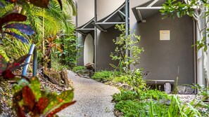 Property grounds - 3 Andari Sunshine Beach Modern Apt 1 Min Beach (Noosa)