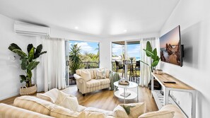 Smart TV - 3 Andari Sunshine Beach Modern Apt 1 Min Beach (Noosa)