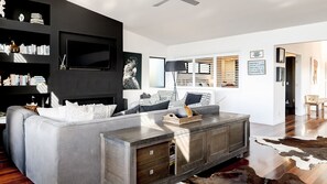 Smart TV - Absolute Beachfront House with Pool & Views (Noosa)