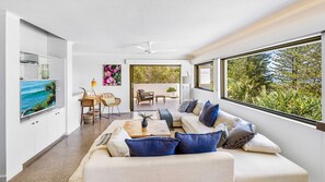 Smart TV - Salt Luxury Location (Noosa)