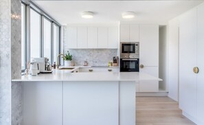 Fridge, microwave, oven, stovetop - Sunrise Central Pool Views 1 Min to Beach (Sunrise Beach)