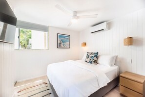 2 bedrooms, WiFi, bed sheets - Sunrise Central Pool Views 1 Min to Beach (Sunrise Beach)
