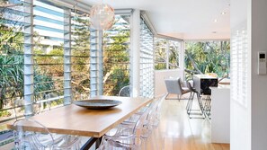 Dining - The Boat House Luxury Beachside w/ Heated pool (Noosa)