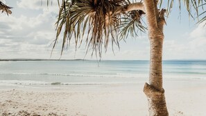 Beach nearby - The Boat House Luxury Beachside w/ Heated pool (Noosa)