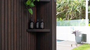 Property grounds - The Boat House Luxury Beachside w/ Heated pool (Noosa)