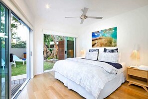 3 bedrooms, WiFi, bed sheets - The Boat House Luxury Beachside w/ Heated pool (Noosa)