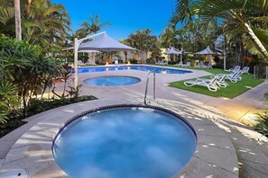 Pool - Beautiful Apt in Luxe Beachside Noosa Resort (Noosa)