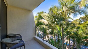Property grounds - Beautiful Apt in Luxe Beachside Noosa Resort (Noosa)