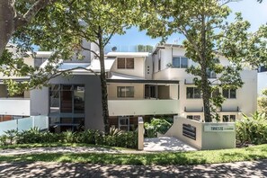 Exterior - Heart of Sunshine Spacious Apt Pool and Garden (Noosa)