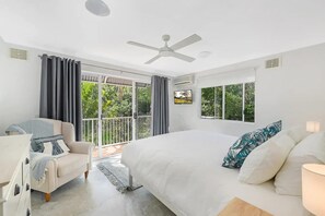 2 bedrooms, iron/ironing board, WiFi - Hamptons Style Beach Retreat in Noosa s Heart (Noosa)