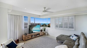 Smart TV - Coastal Chic with Heated Pool Quiet Location (Noosa)