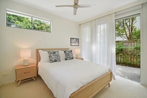 3 bedrooms, WiFi, bed sheets - Coastal Chic with Heated Pool Quiet Location (Noosa)