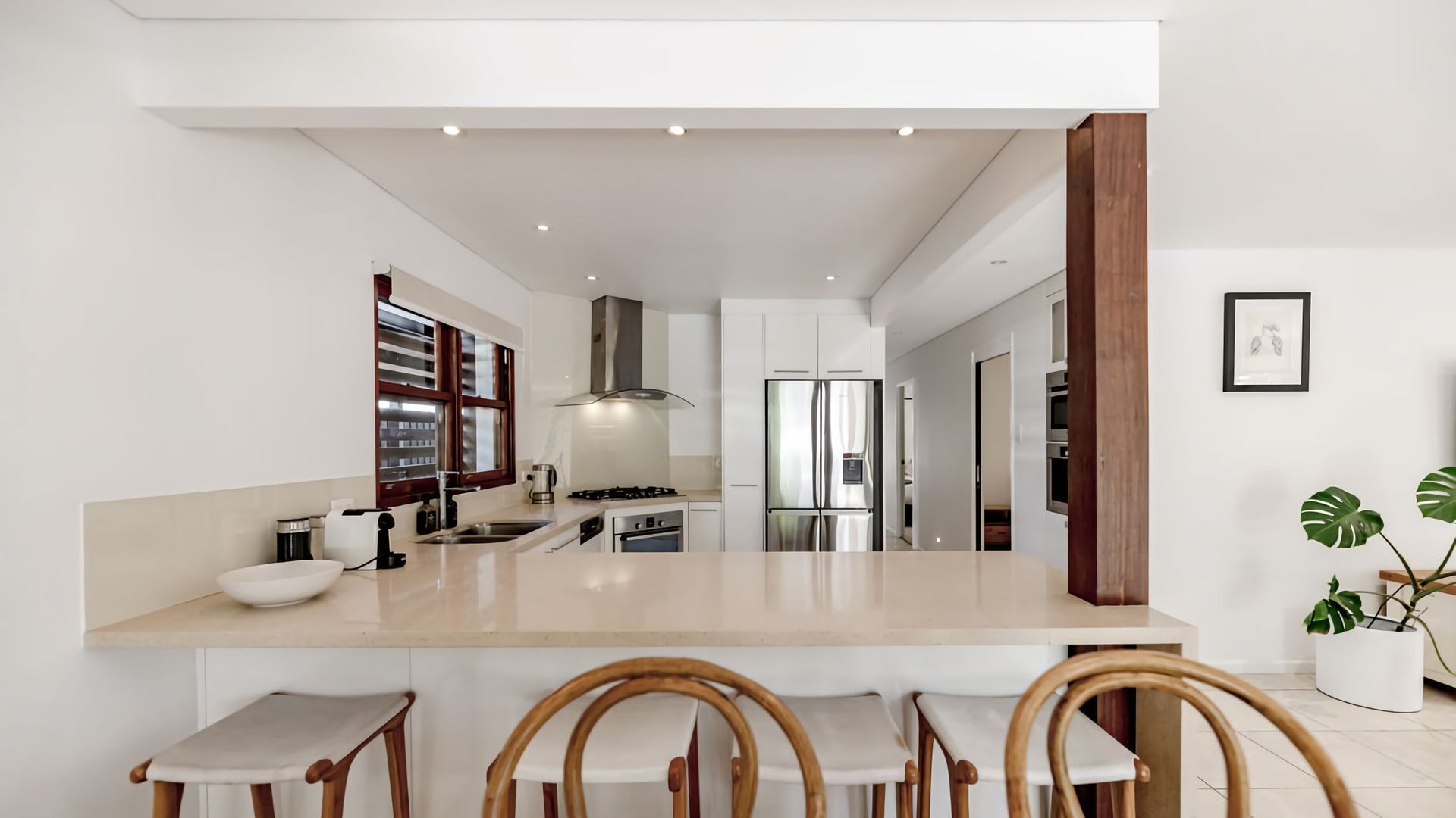 Réfrigérateur, micro-ondes, four, cafetière/bouilloire