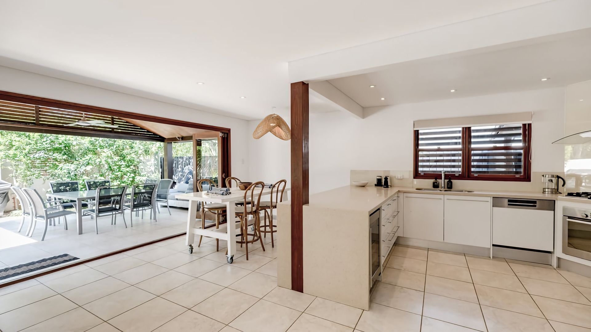 Fridge, microwave, oven, coffee/tea maker