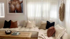 Smart TV, fireplace - The Lodge Noosa Coastal Luxe in Noosas Heart (Noosa)