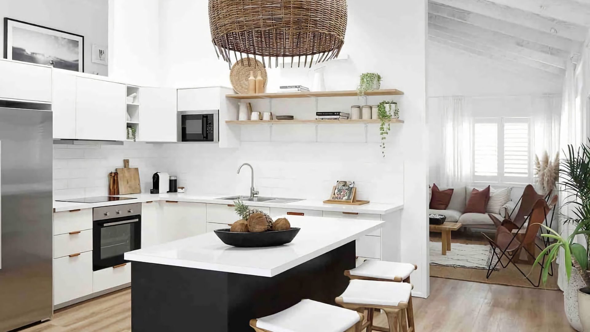 Frigorífic, microones, forn i cafetera i tetera 