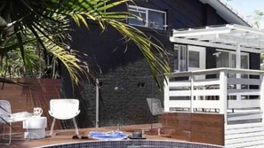 Outdoor dining - The Lodge Noosa Coastal Luxe in Noosas Heart (Noosa)