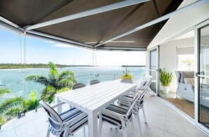 Outdoor dining - Noosa Penthouse with Stunning River Views (Noosa)