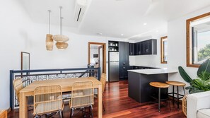 Dining - Pet Friendly Tropical Escape in Sunshine Beach (Noosa)