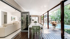 Dining - Sleek Stylish Family Beach House Near Junction (Noosa)