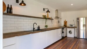 Fridge, stovetop, dishwasher, dining tables - The River Shack Vintage Luxe Right Beside River (Noosa)