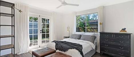 4 bedrooms, iron/ironing board, bed sheets