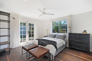 4 bedrooms, iron/ironing board, free WiFi, bed sheets