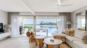 Smart TV - Bella Vista Noosa Luxury on White Sands (Noosa)