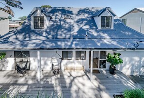 Exterior - The Rest Family Cottage with Resort Style Pool (Noosa)