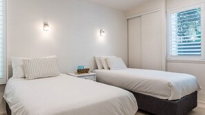 4 bedrooms, travel crib, WiFi