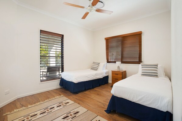 4 bedrooms, iron/ironing board, WiFi