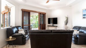 Smart TV - The Seahorse Family Pooch Friendly Home (Noosa)