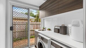 Interior - The Seahaven Family Home with Pool Pet Friendly (Noosa)