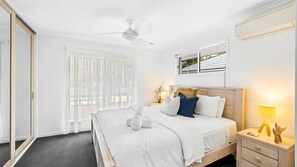 3 bedrooms, travel cot, WiFi - The Seahaven Family Home with Pool Pet Friendly (Noosa)